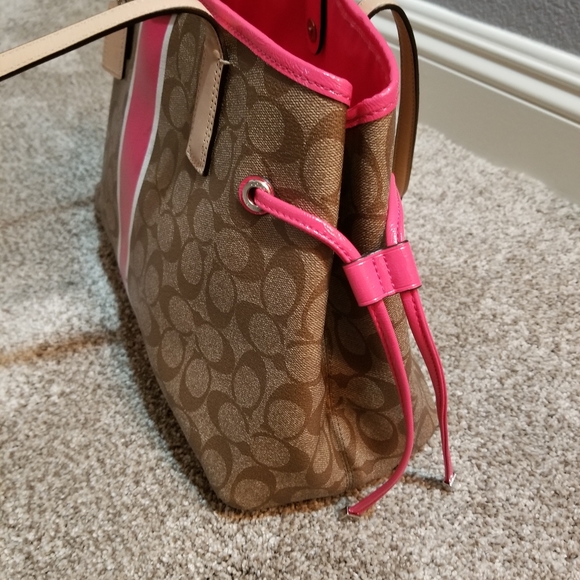 Coach Handbags - Coach handbag authentic